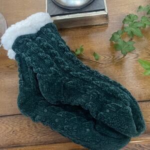Muk Luks Fleece Lined Cabin Socks Sz S/M NWOT